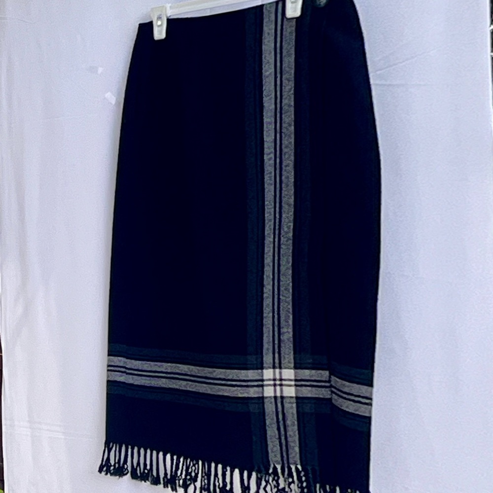 Wool skirt in black and white